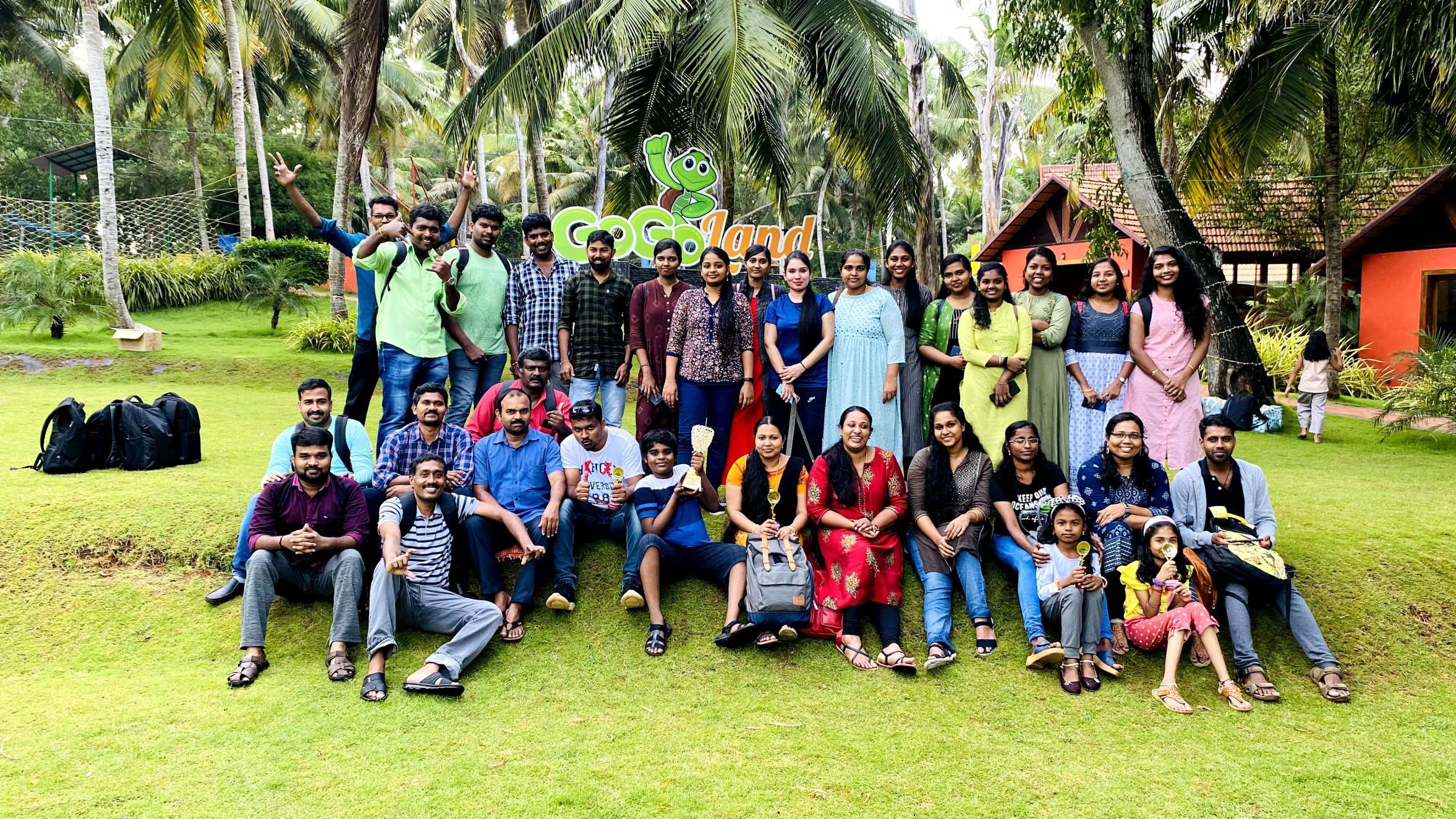 Submitinme digital marketing team group photo during company trip