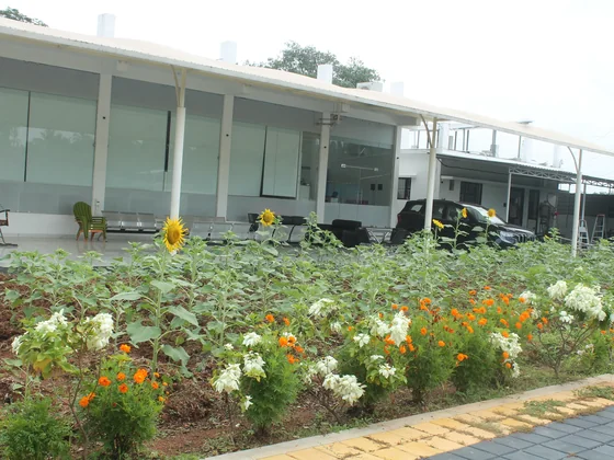 Front view of the SubmitInMe office building